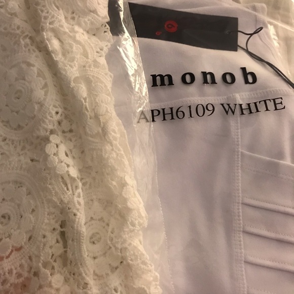 💋Off White Scalloped Lace Top🌟 - Picture 5 of 5